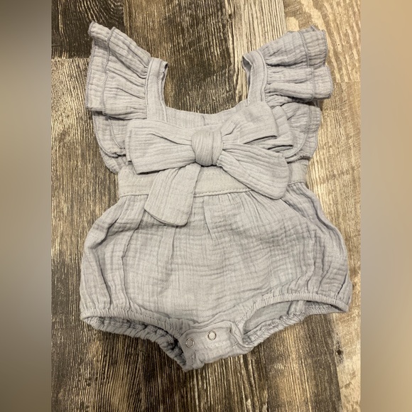 Baby Girl Romper with Headband - Picture 3 of 3